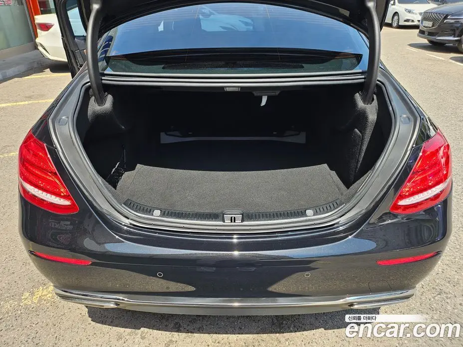 Mercedes-Benz E-Class 2018 2.0 автомат (гидро), фото 19 Mercedes-Benz E-Class 2018 2.0 автомат (гидро), фото 19
