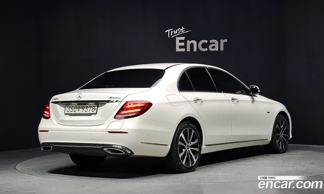 Mercedes-Benz E-Class 2020 2.0 автомат (гидро), миниатюра 2