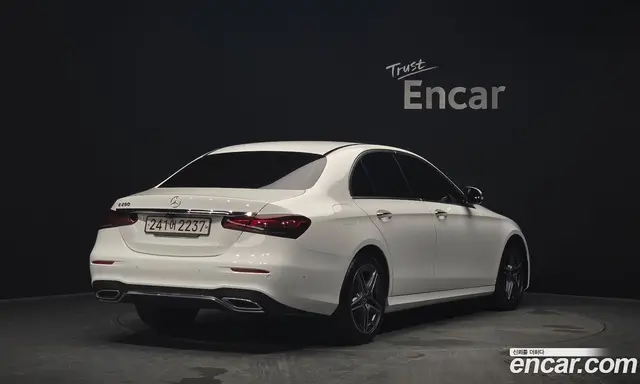 Mercedes-Benz E-Class 2022 2.0 автомат (гидро), миниатюра 2