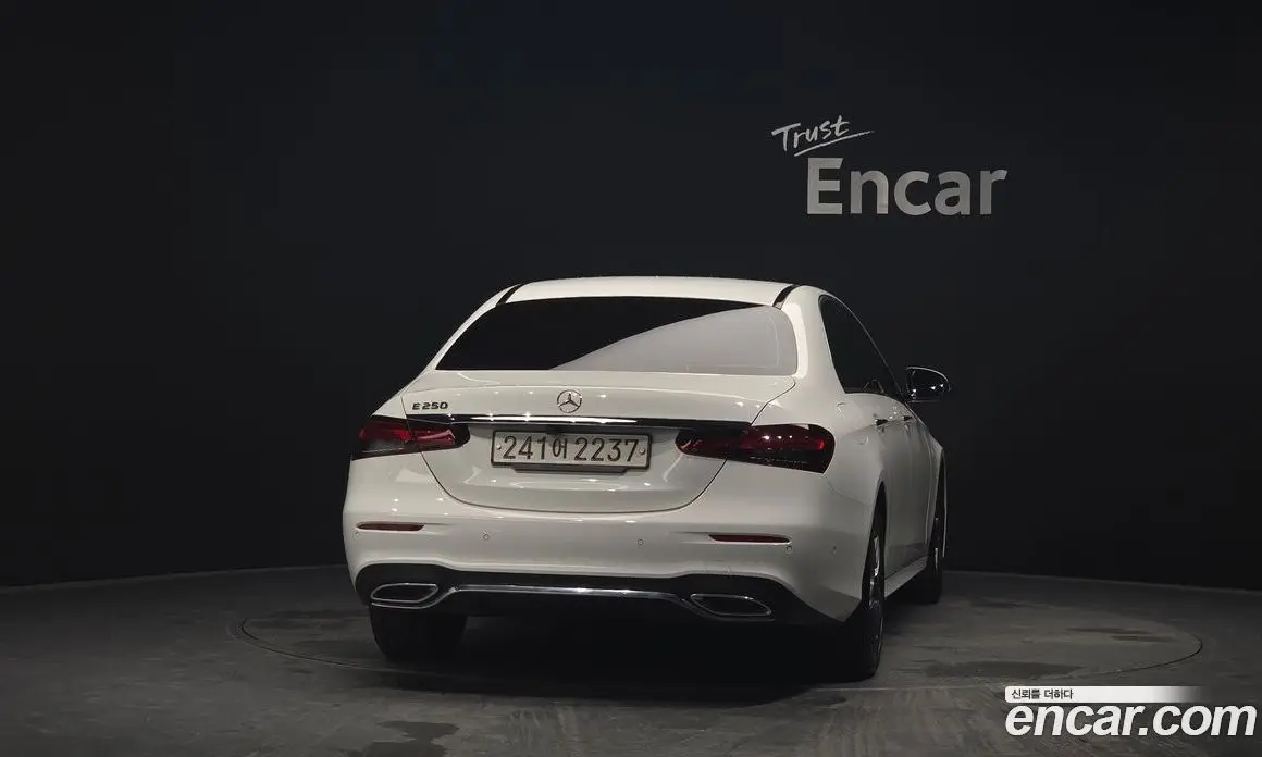 Mercedes-Benz E-Class 2022 2.0 автомат (гидро), фото 4