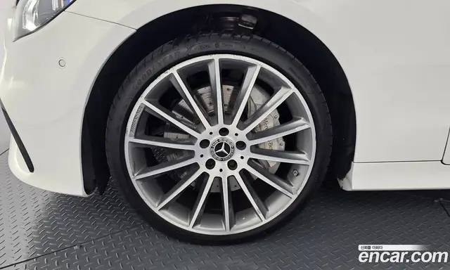 Mercedes-Benz E-Class 2023 3.0 автомат (гидро), миниатюра 4