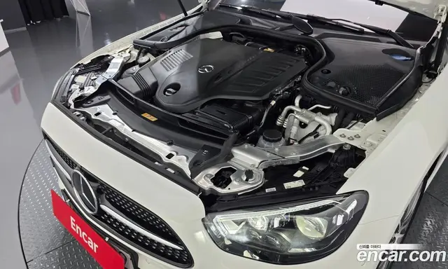 Mercedes-Benz E-Class 2023 3.0 автомат (гидро), миниатюра 5