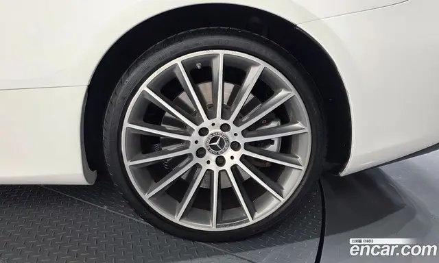 Mercedes-Benz E-Class 2023 3.0 автомат (гидро), миниатюра 6