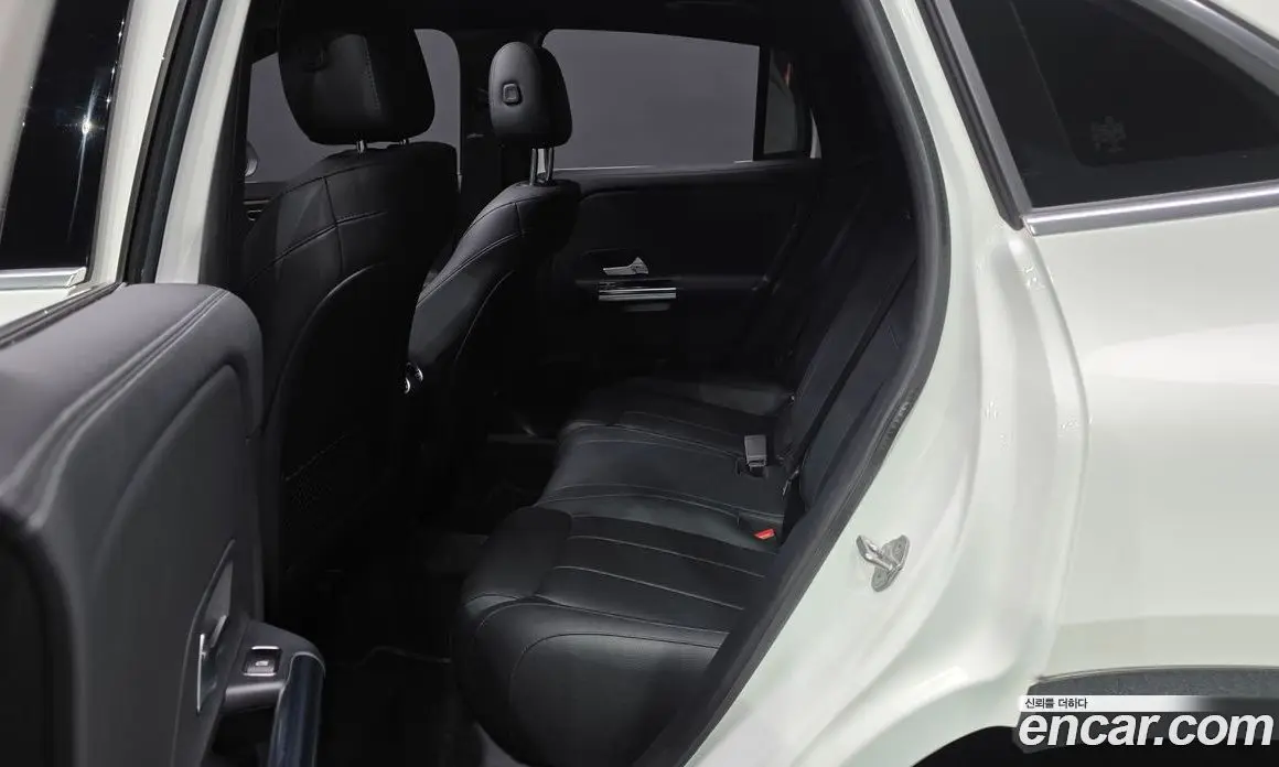 Mercedes-Benz GLA-Class 2021 2.0 автомат (гидро), фото 15