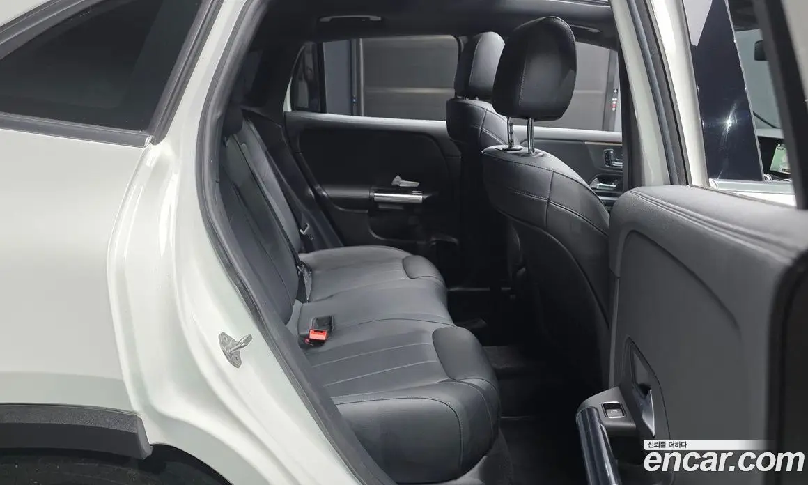 Mercedes-Benz GLA-Class 2021 2.0 автомат (гидро), фото 17