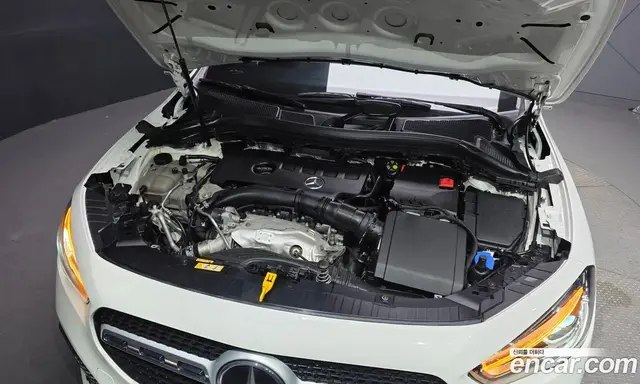 Mercedes-Benz GLA-Class 2021 2.0 автомат (гидро), миниатюра 5