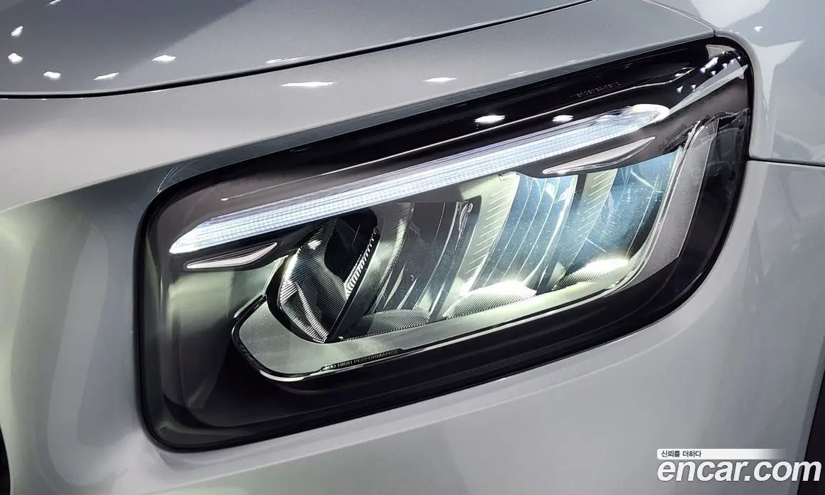 Mercedes-Benz GLB-Class 2025 2.0 автомат (гидро), фото 8
