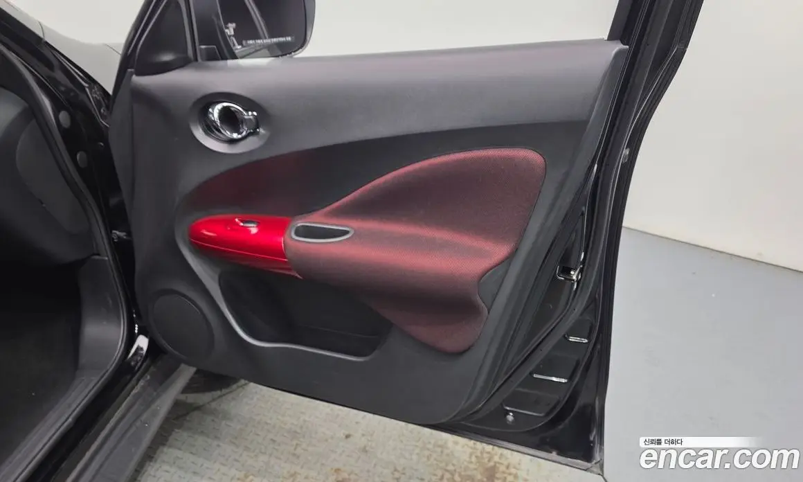 Nissan Juke 2015 1.6 автомат (гидро), фото 13