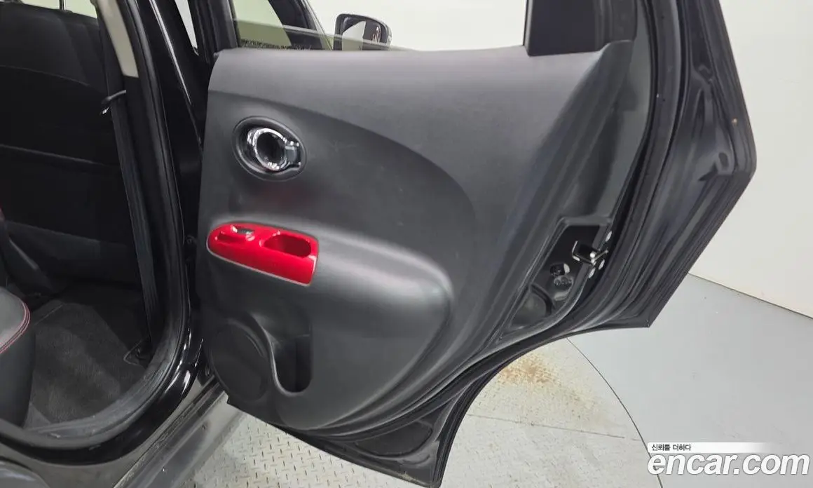 Nissan Juke 2015 1.6 автомат (гидро), фото 14