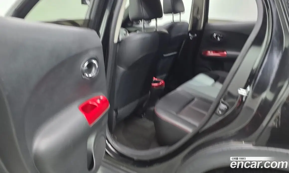 Nissan Juke 2015 1.6 автомат (гидро), фото 17