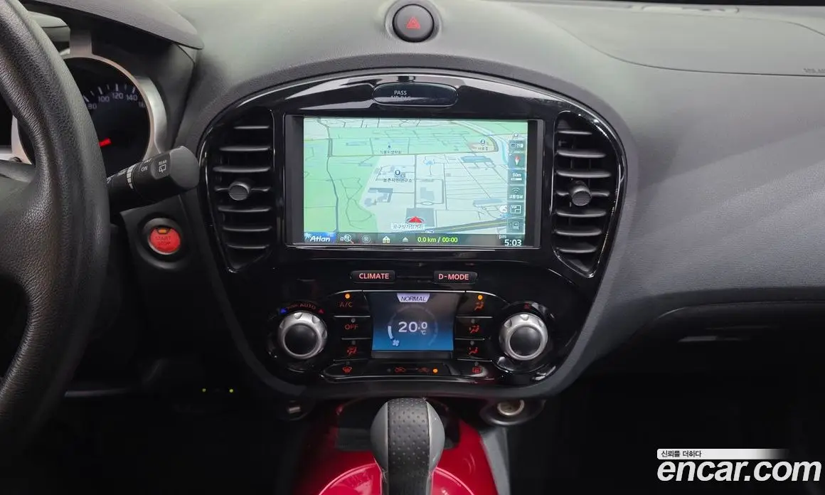 Nissan Juke 2015 1.6 автомат (гидро), фото 19