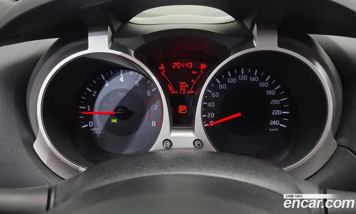 Nissan Juke 2015 1.6 автомат (гидро), фото 10