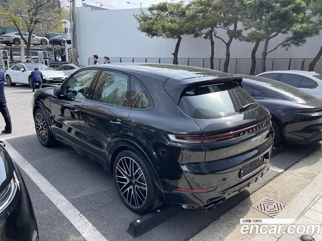 Porsche Cayenne 2025 3.0 автомат (гидро), миниатюра 4