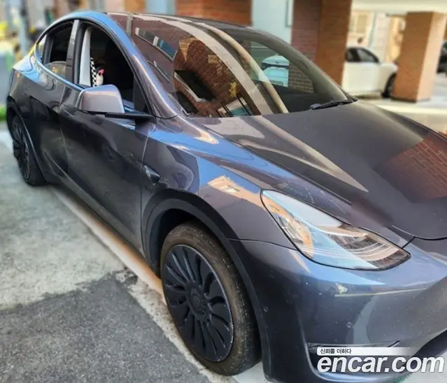 Tesla Model Y 2021 автомат (гидро), миниатюра 3