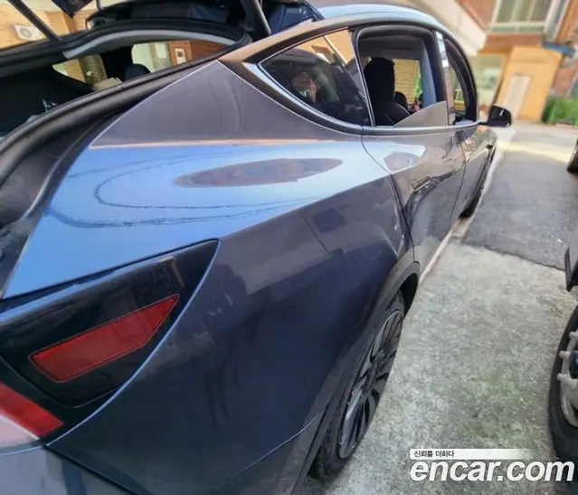 Tesla Model Y 2021 автомат (гидро), миниатюра 5
