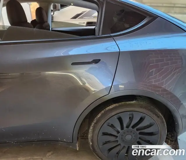 Tesla Model Y 2021 автомат (гидро), миниатюра 6