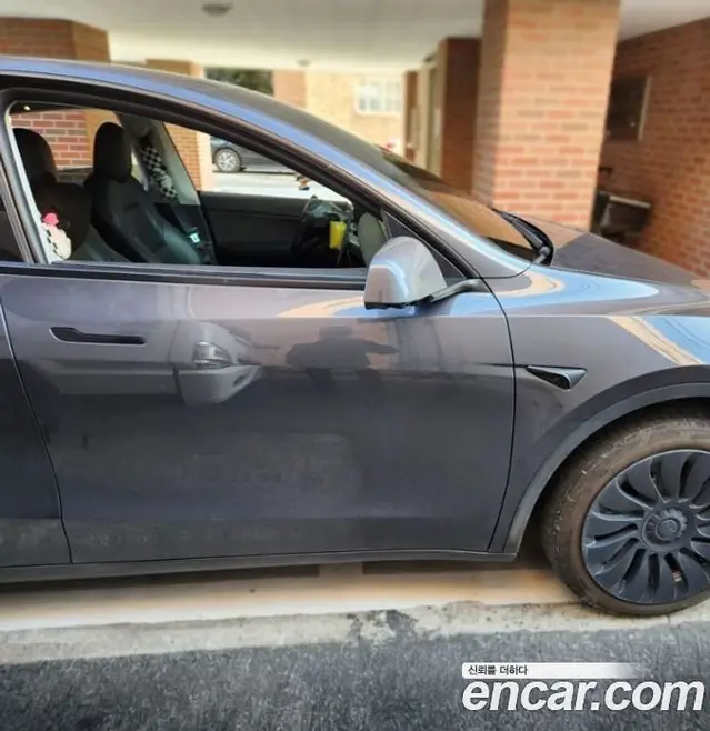 Tesla Model Y 2021 автомат (гидро), миниатюра 7