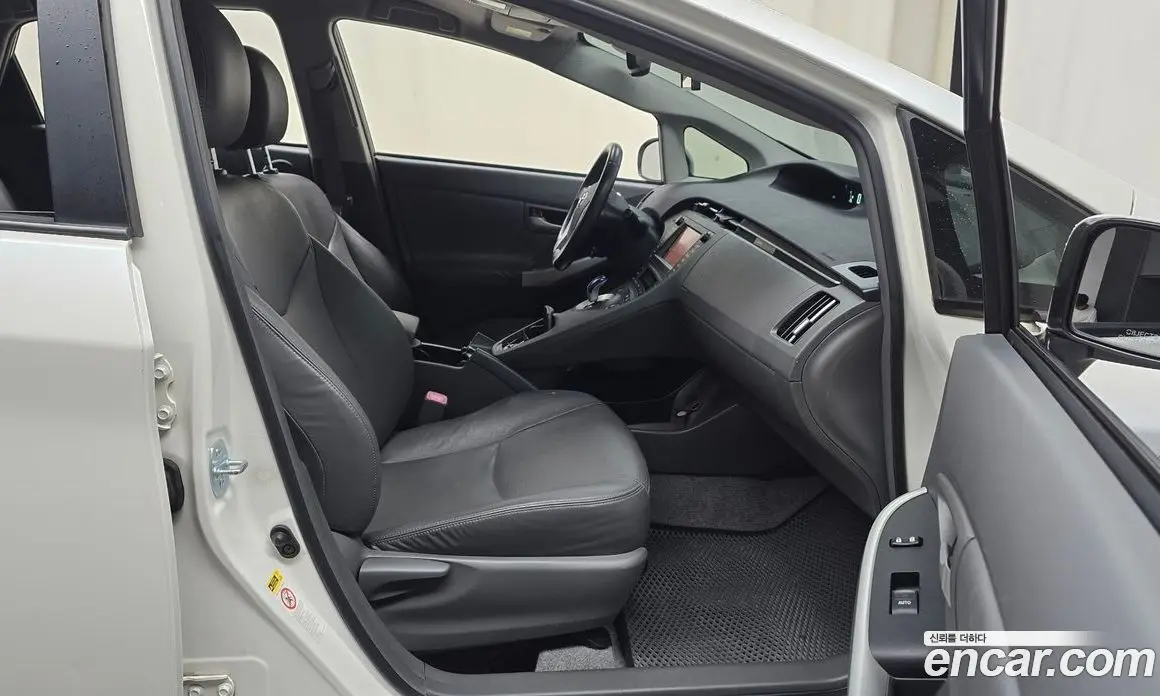 Toyota Prius 2010 1.8 автомат (гидро), фото 11