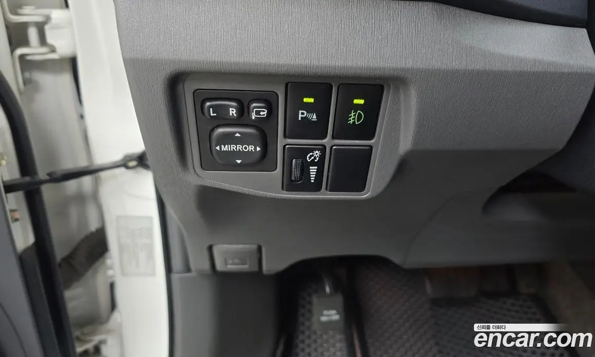 Toyota Prius 2010 1.8 автомат (гидро), фото 16