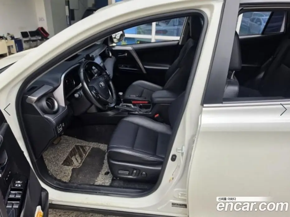 Toyota RAV4 2018 2.5 автомат (гидро), фото 13