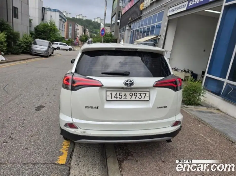 Toyota RAV4 2018 2.5 автомат (гидро), фото 3