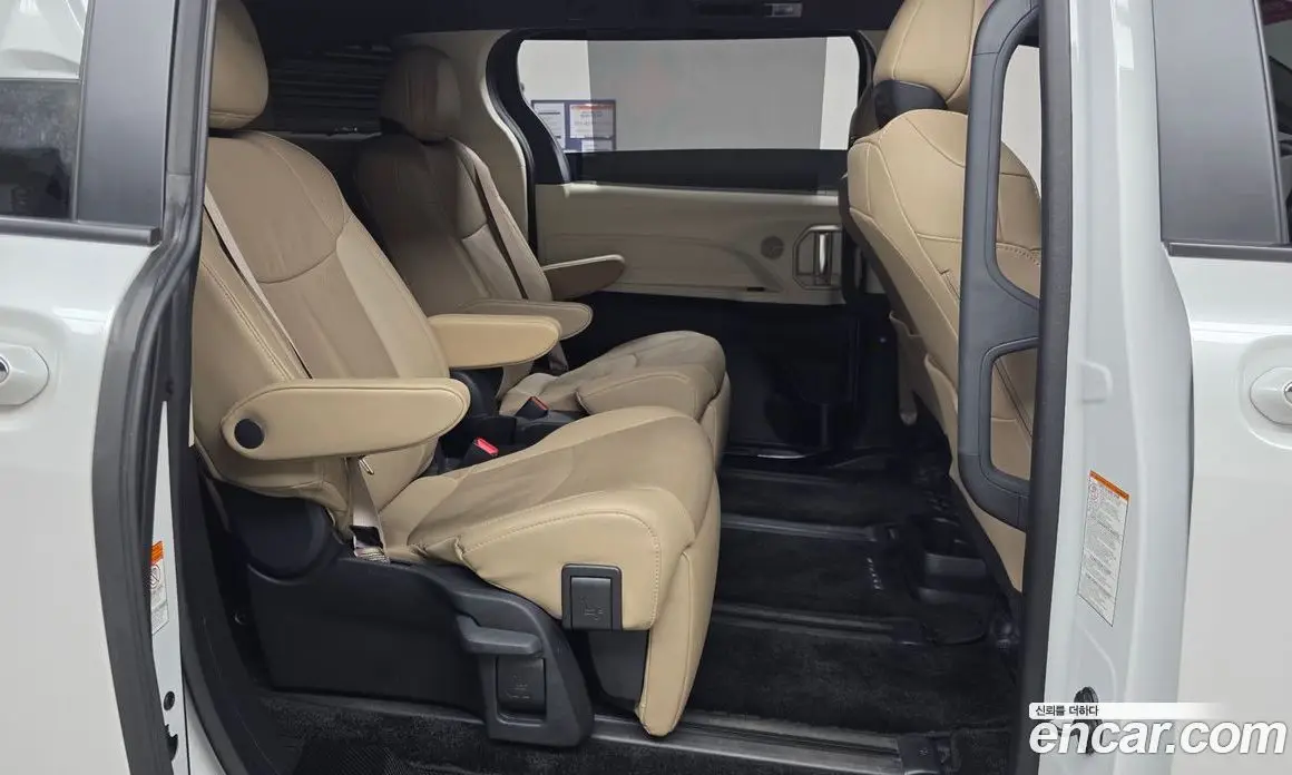 Toyota Sienna 2023 2.5 автомат (гидро), фото 17