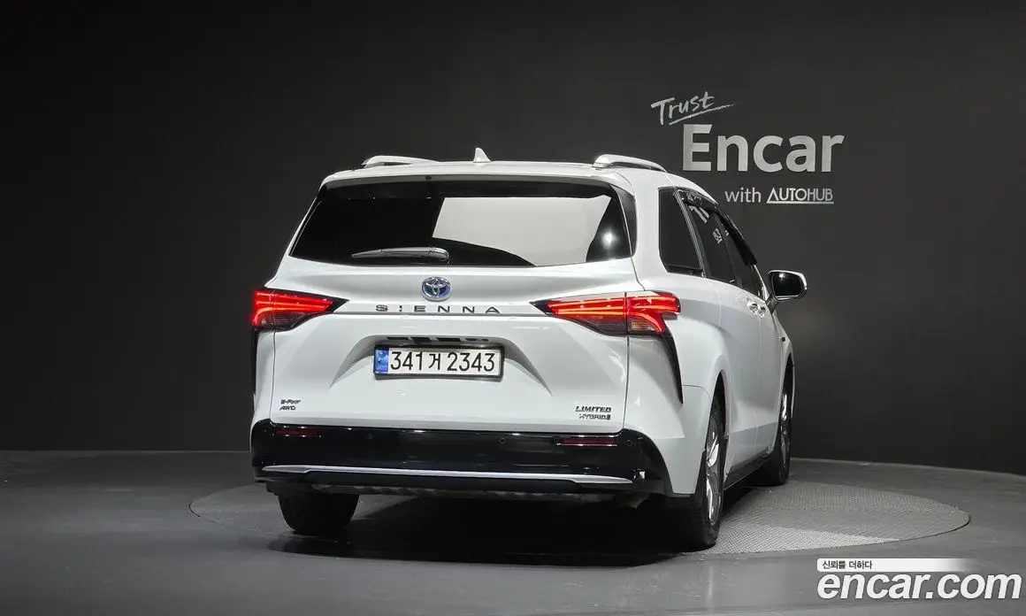 Toyota Sienna 2023 2.5 автомат (гидро), фото 3