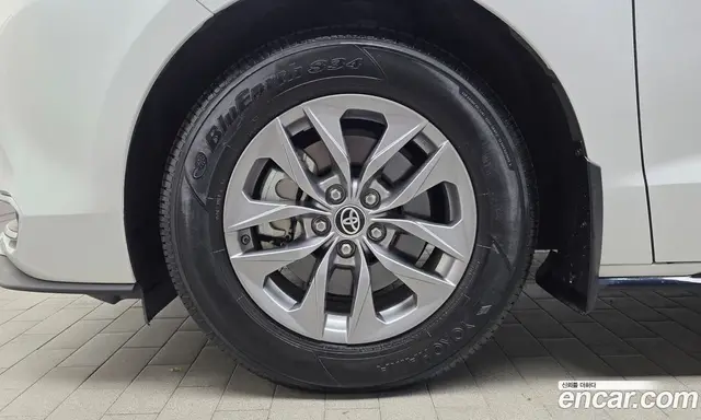 Toyota Sienna 2023 2.5 автомат (гидро), миниатюра 4