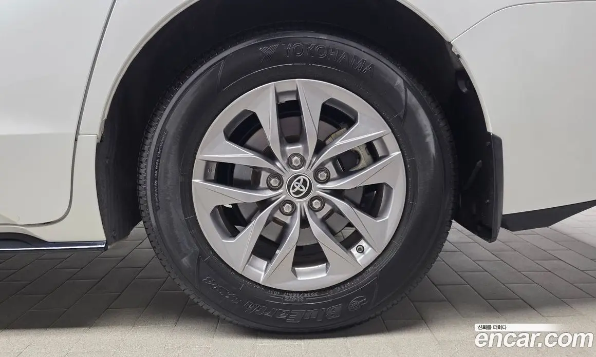 Toyota Sienna 2023 2.5 автомат (гидро), фото 6