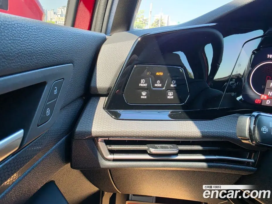 Volkswagen Golf 2024 2.0 автомат (гидро), фото 13