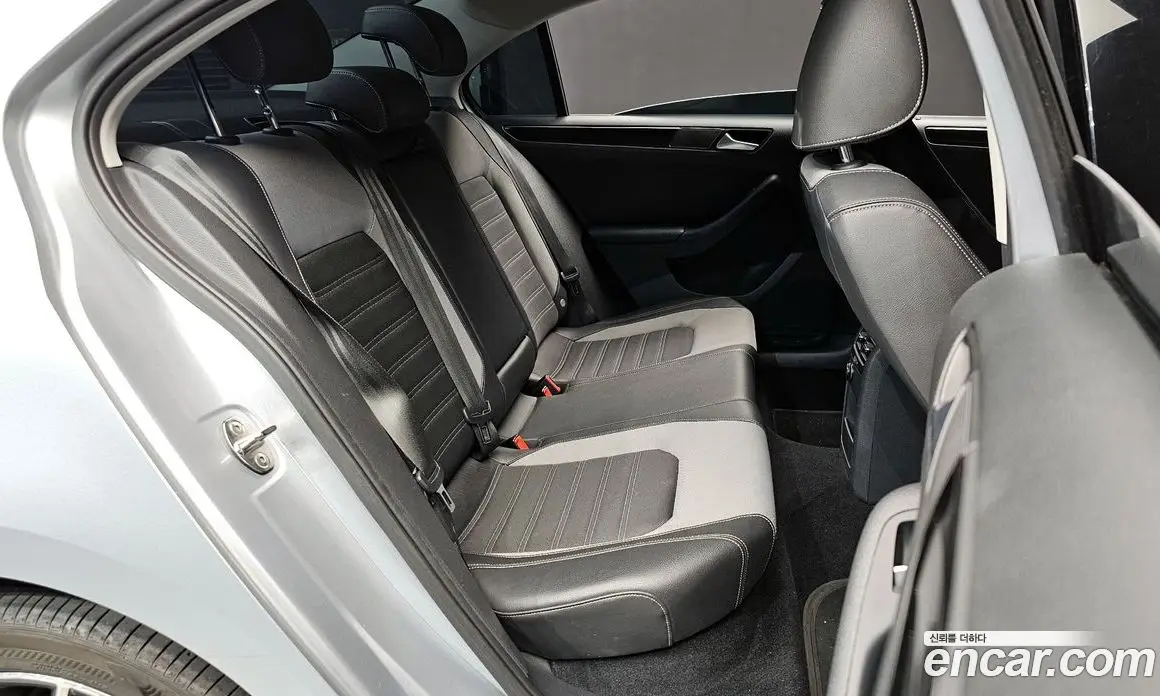 Volkswagen Jetta 2015 2.0 автомат (гидро), фото 12 Volkswagen Jetta 2015 2.0 автомат (гидро), фото 12