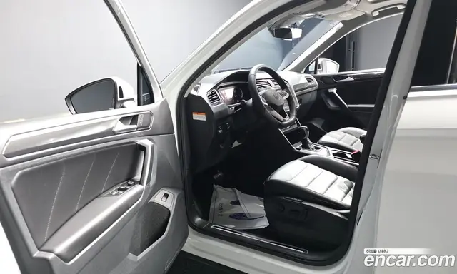 Volkswagen Tiguan 2021 2.0 автомат (гидро), миниатюра 12
