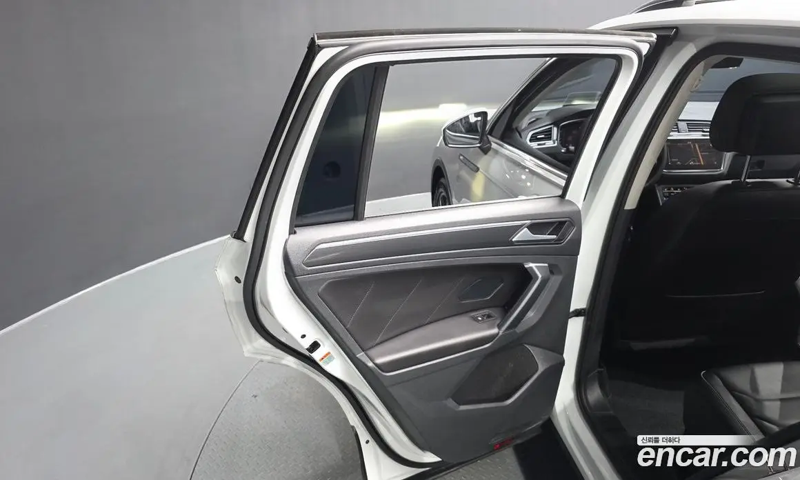 Volkswagen Tiguan 2021 2.0 автомат (гидро), фото 14