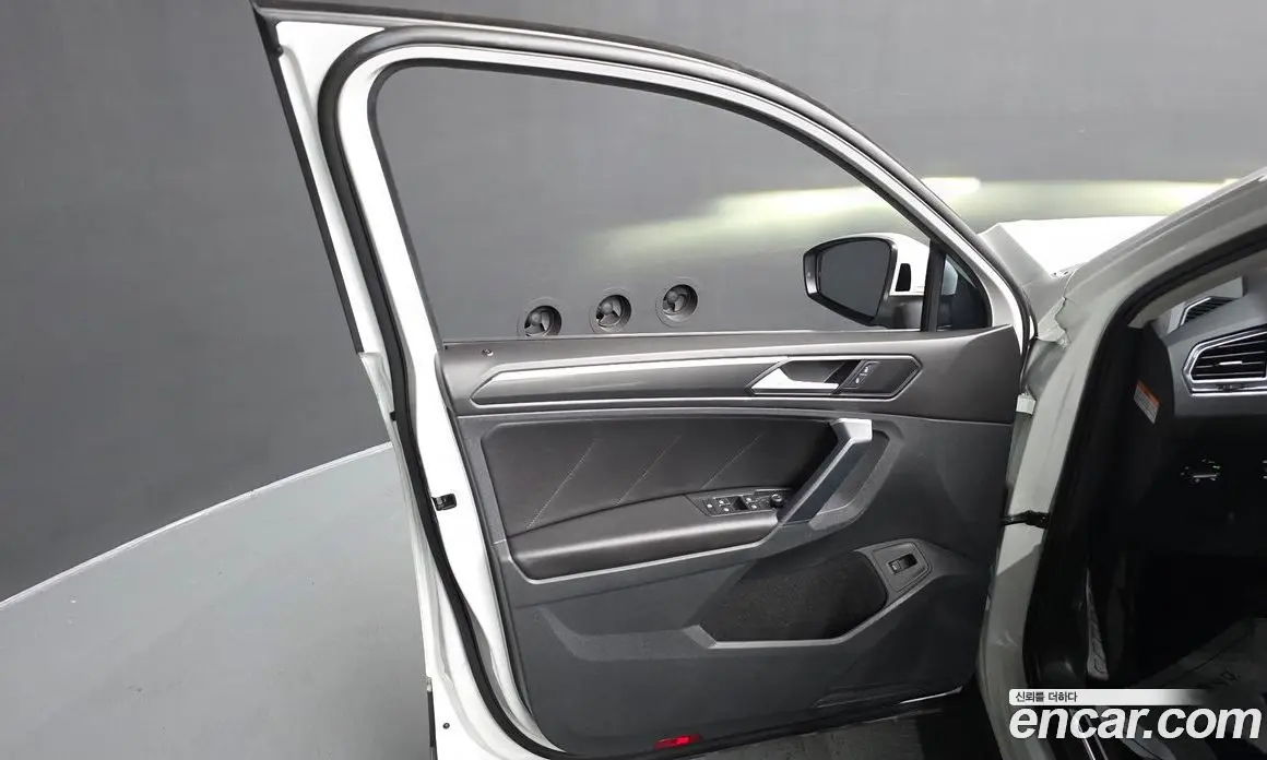 Volkswagen Tiguan 2021 2.0 автомат (гидро), фото 30