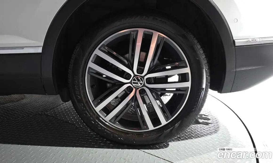 Volkswagen Tiguan 2021 2.0 автомат (гидро), фото 6