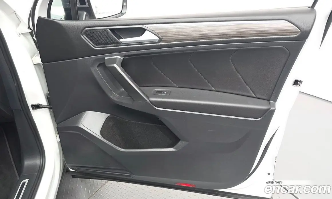 Volkswagen Tiguan 2023 2.0 автомат (гидро), фото 14