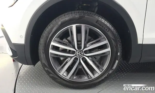 Volkswagen Tiguan 2023 2.0 автомат (гидро), миниатюра 5