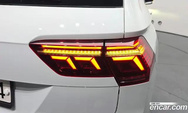 Volkswagen Tiguan 2023 2.0 автомат (гидро), миниатюра 9
