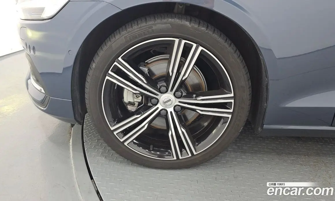 Volvo S60 2020 2.0 автомат (гидро), фото 4
