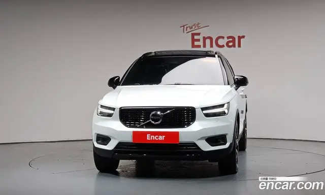 Volvo XC40 2018 2.0 автомат (гидро), миниатюра 2