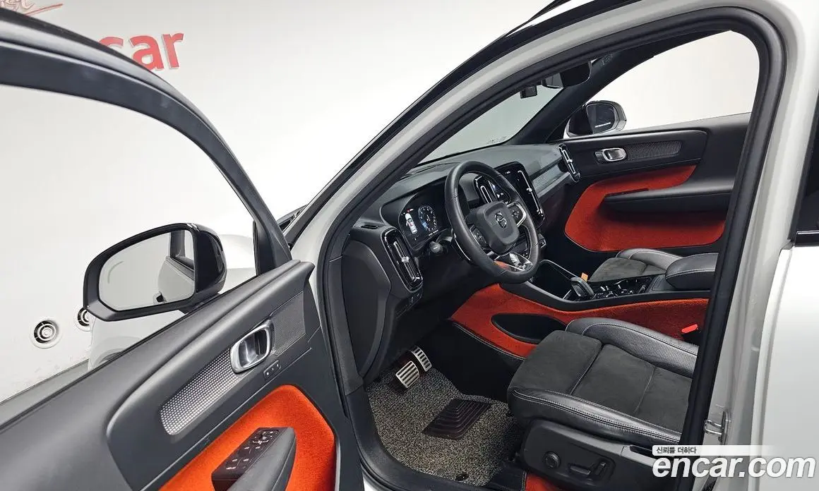 Volvo XC40 2018 2.0 автомат (гидро), фото 12