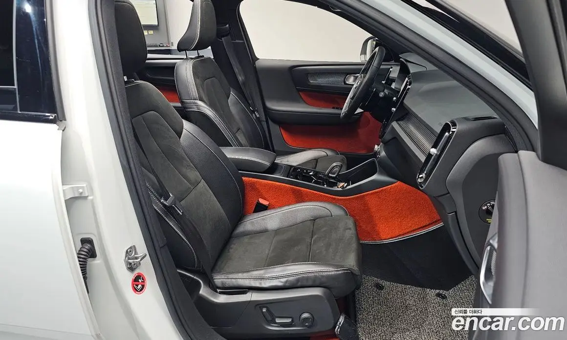 Volvo XC40 2018 2.0 автомат (гидро), фото 15