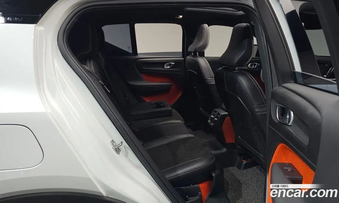 Volvo XC40 2018 2.0 автомат (гидро), фото 16