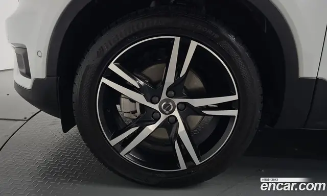 Volvo XC40 2018 2.0 автомат (гидро), миниатюра 4