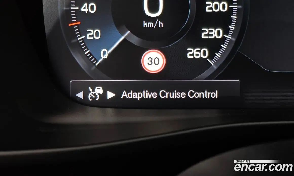 Volvo XC40 2018 2.0 автомат (гидро), фото 31