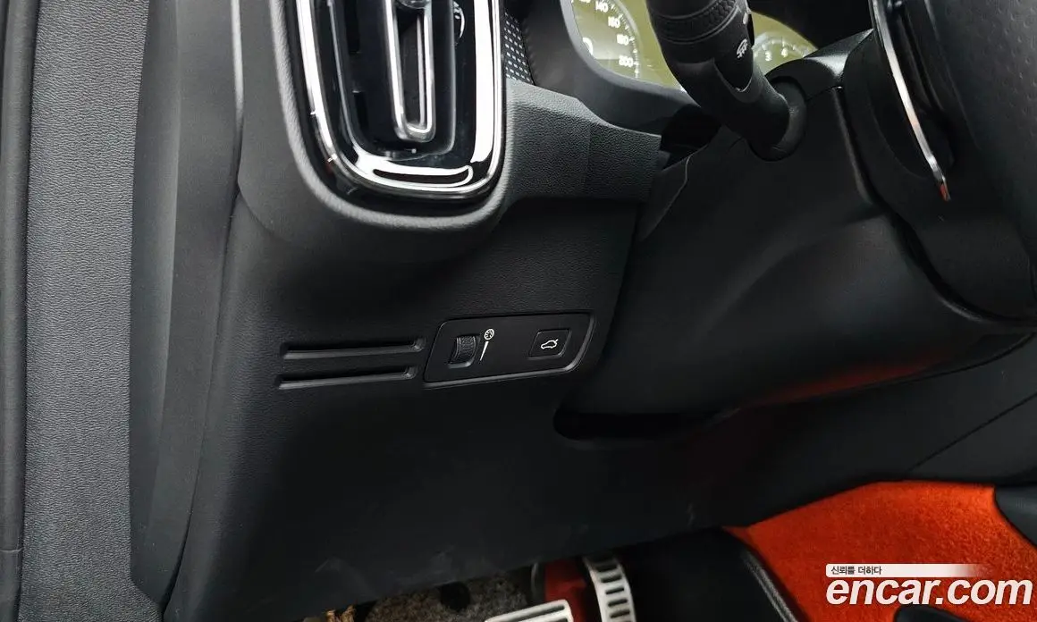 Volvo XC40 2018 2.0 автомат (гидро), фото 32