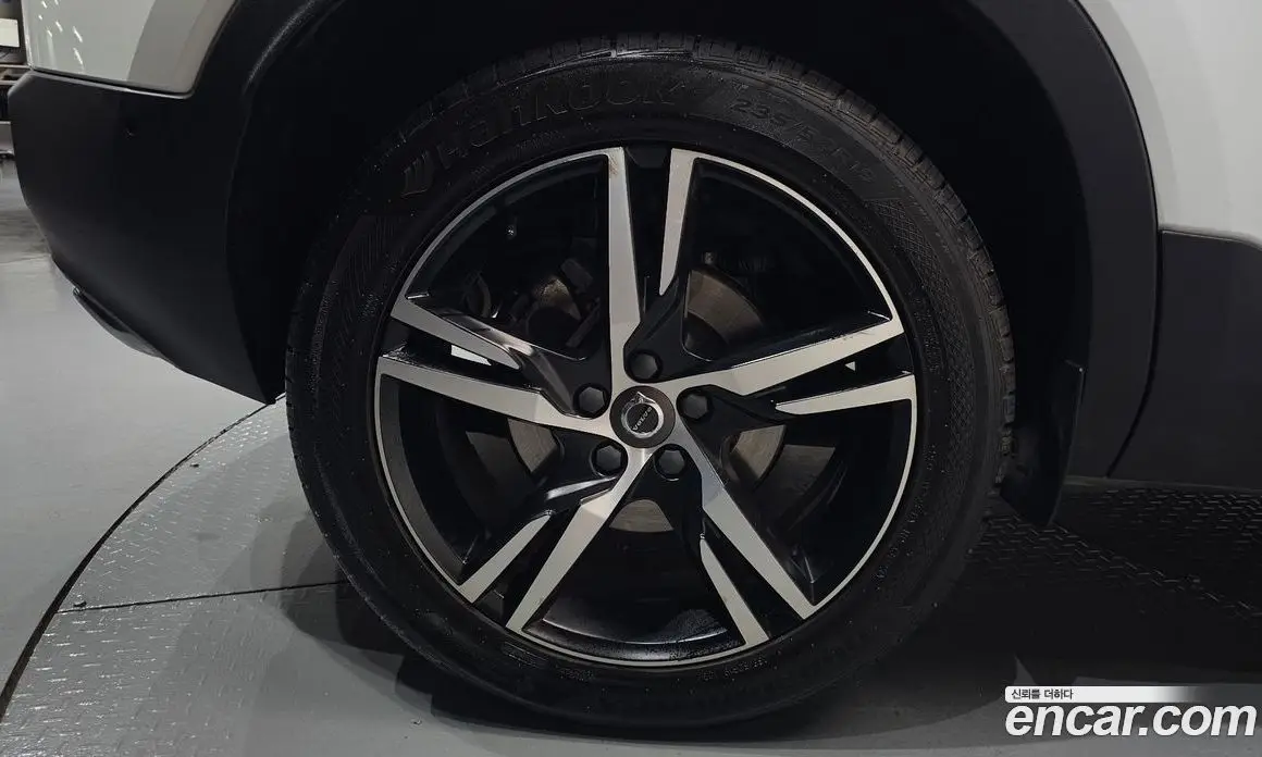 Volvo XC40 2018 2.0 автомат (гидро), фото 6