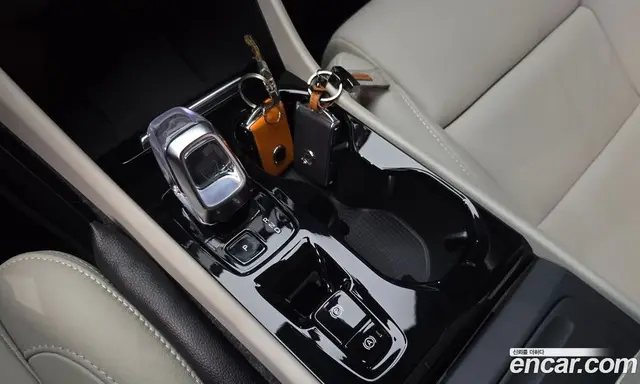Volvo XC40 2025 2.0 автомат (гидро), миниатюра 12