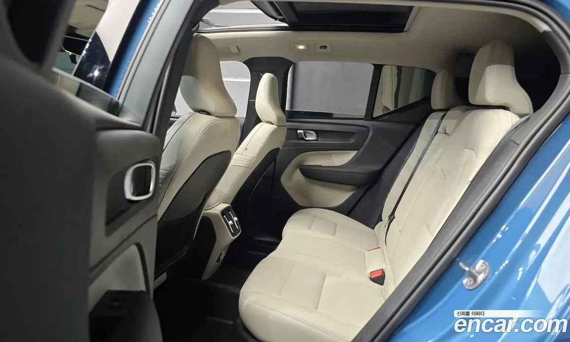 Volvo XC40 2025 2.0 автомат (гидро), фото 18