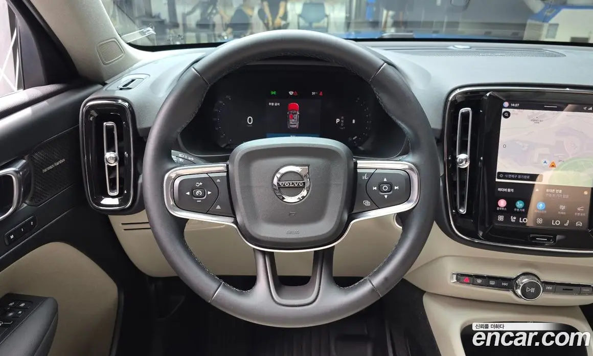 Volvo XC40 2025 2.0 автомат (гидро), фото 19